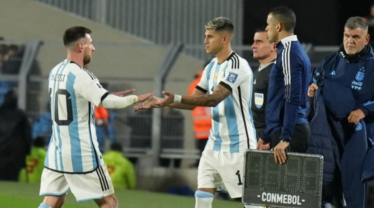 Cambio de Lionel Messi en el encuentro ante Ecuador por Eliminatorias. Foto: NA.