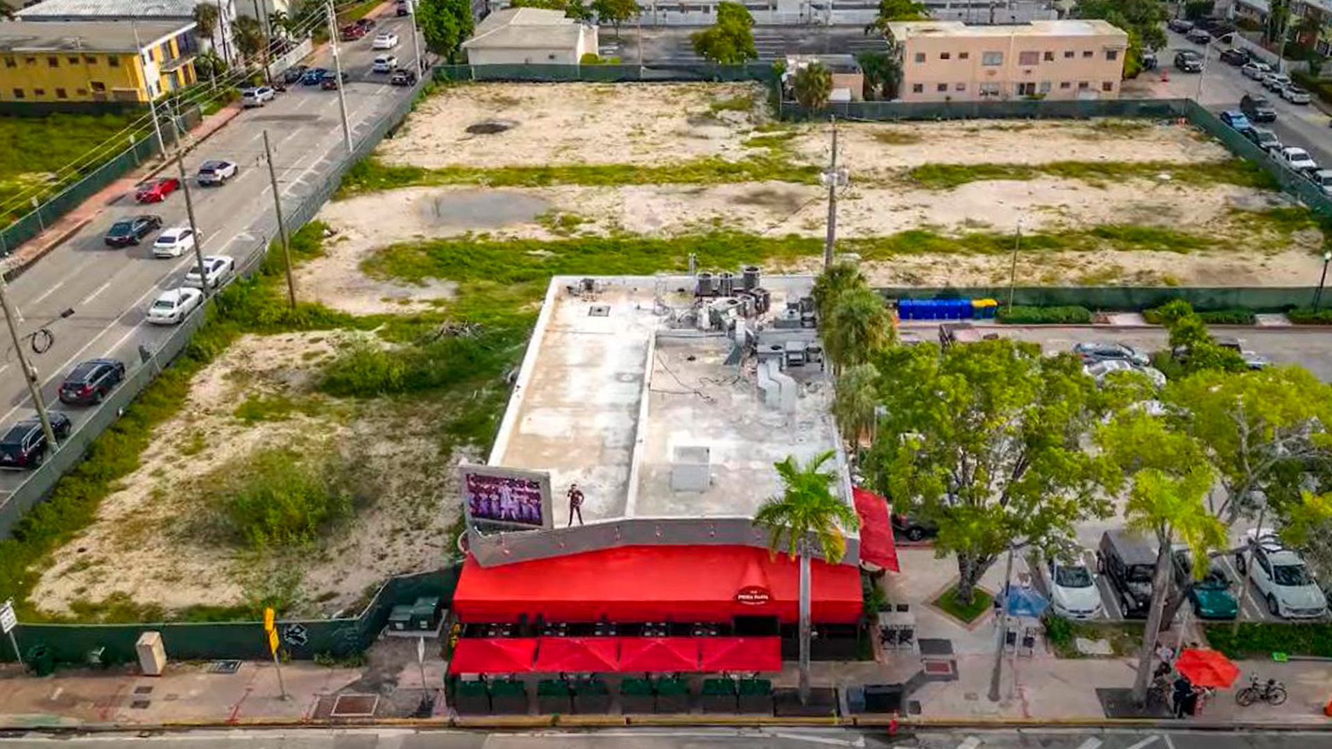 Prima Pasta lleva 30 años en pie en el barrio de North Beach, en Miami Beach, a pesar de las ofertas de venta millonarias. (Foto cortesía de Pedro Portal, fotoperiodista de Miami Herald)

