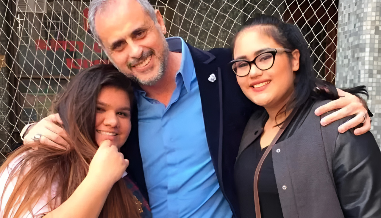 Jorge Rial junto a sus hijas, Morena y Rocío. Foto: NA.