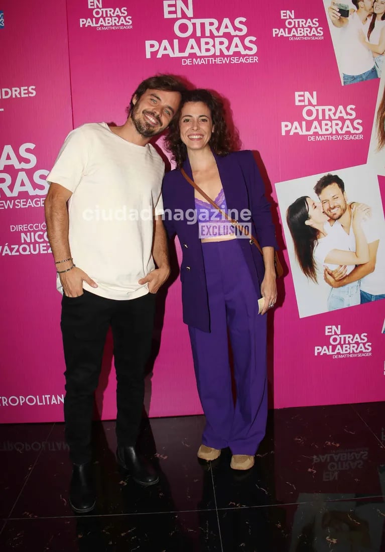 Benjamín Rojas y su esposa en el estreno de En Otras Palabras de prensa de En Otras Palabras (Fotos: Movilpress).